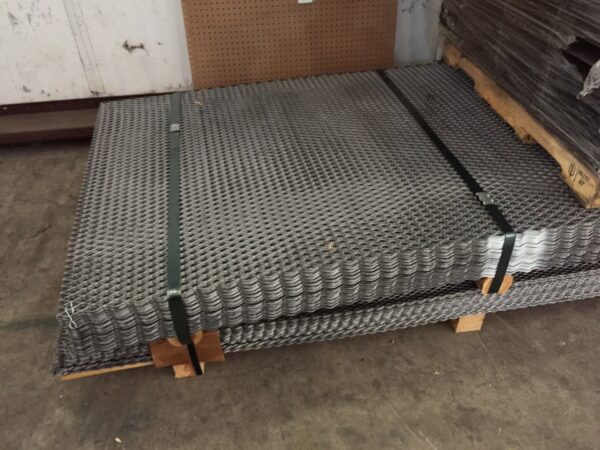 Diamond shape aluminium fencing