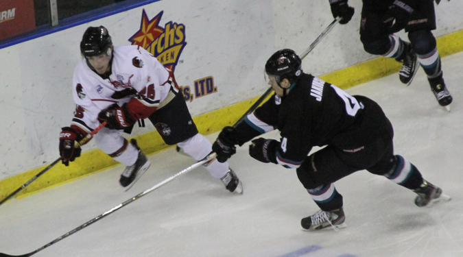 ICERAYS HOLD OFF MUDBUGS FOR 2-1 WIN